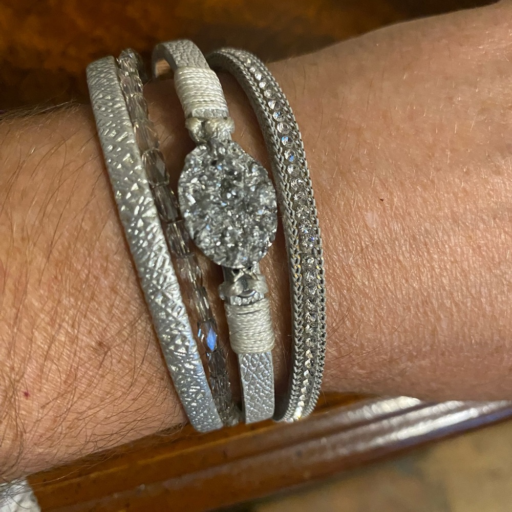 Stunning Silver Bracelet with Crystal Accents